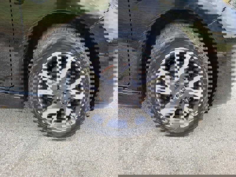 Used 2017 Nissan Versa Note SR image 27