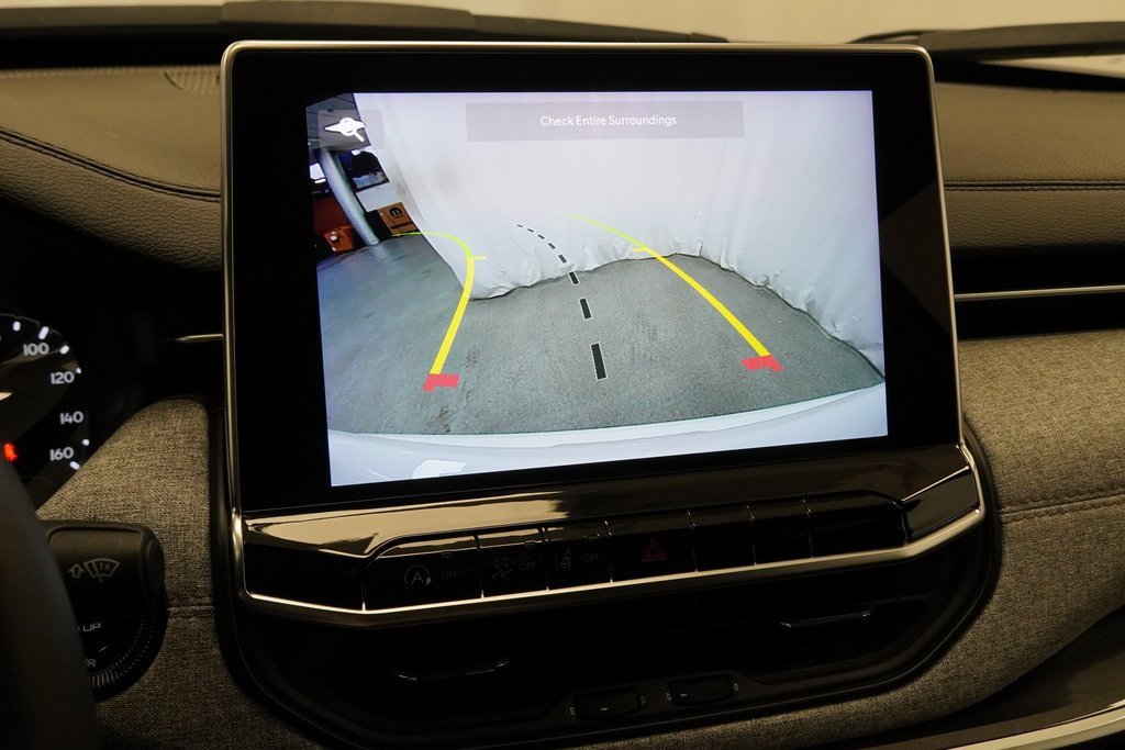 Certified 2024 Jeep Compass Latitude image 34