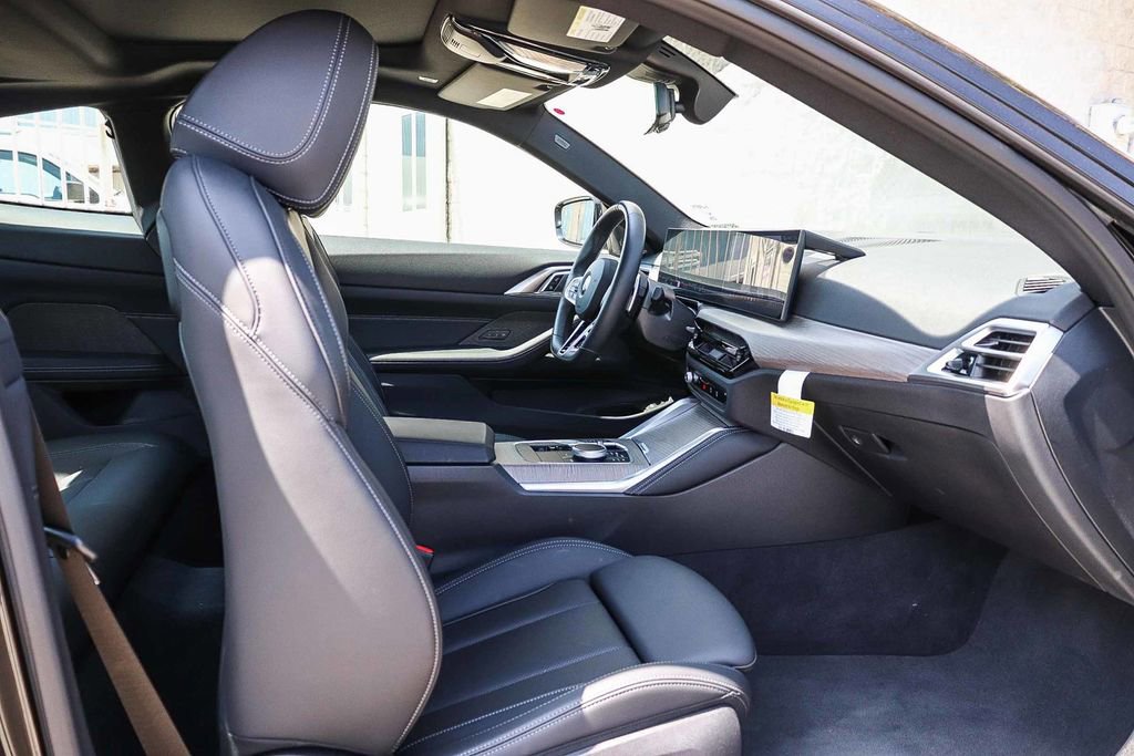Used 2025 BMW 430i Coupe w/ M Sport Package image 18