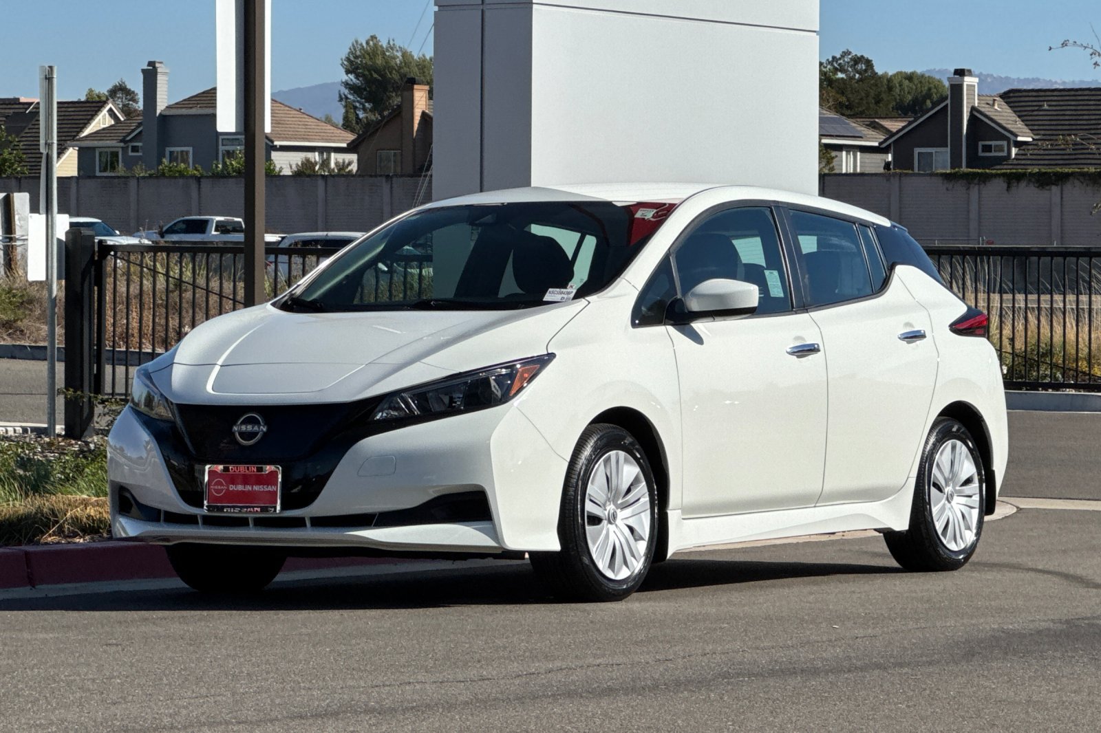 Certified 2025 Nissan Leaf S FWD image 8