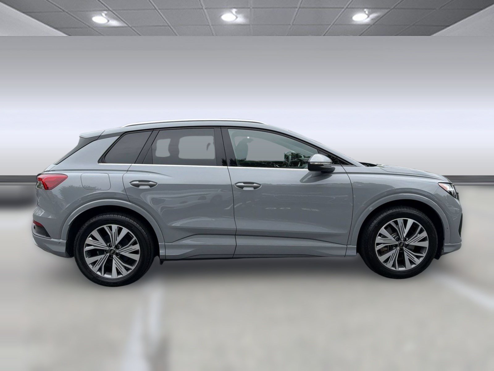 Used 2024 Audi Q4 e-tron Premium Plus w/ Premium Plus RWD image 8