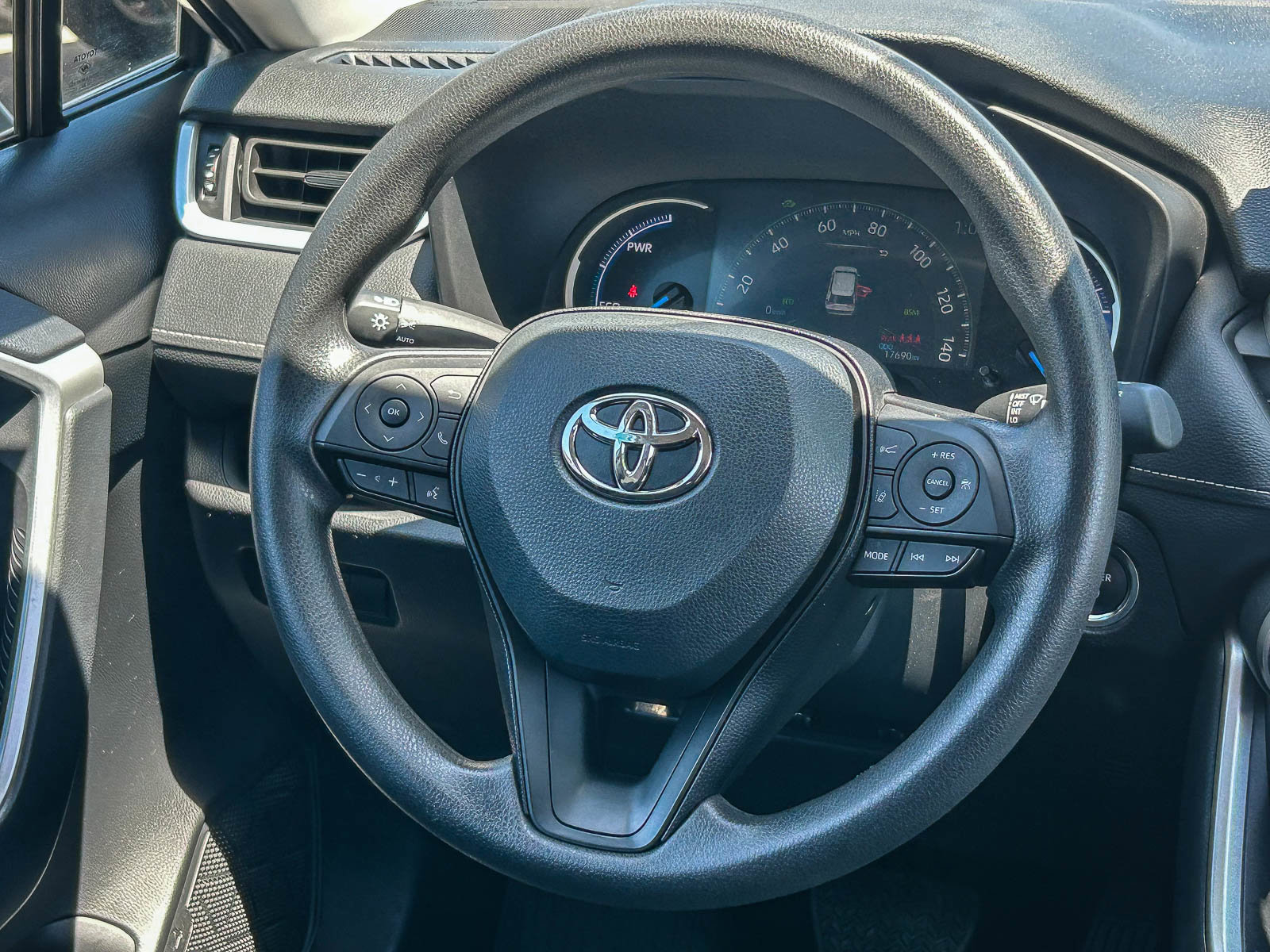 Used 2024 Toyota RAV4 XLE AWD/4WD image 15