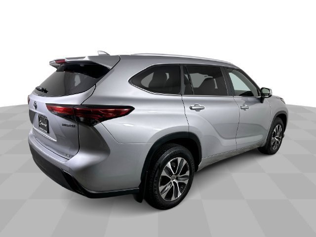 Used 2023 Toyota Highlander XLE AWD/4WD image 8