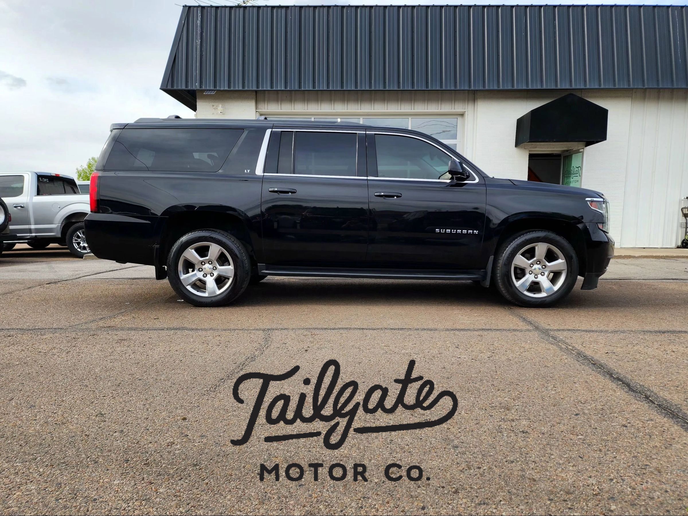 Used 2017 Chevrolet Suburban LT AWD/4WD image 1