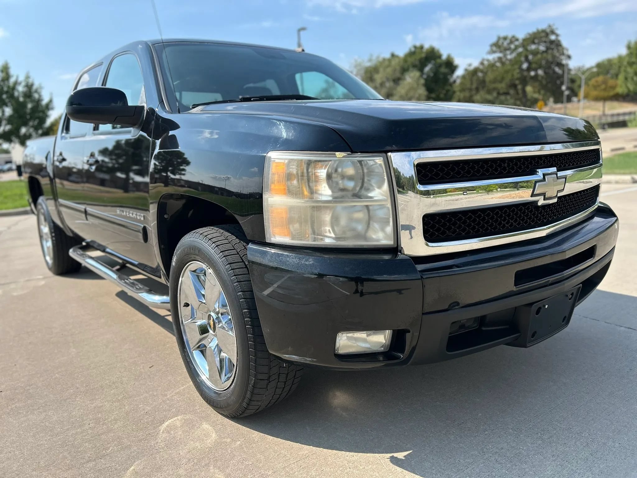 Used 2010 Chevrolet Silverado 1500 LTZ w/ Convenience Package RWD image 4
