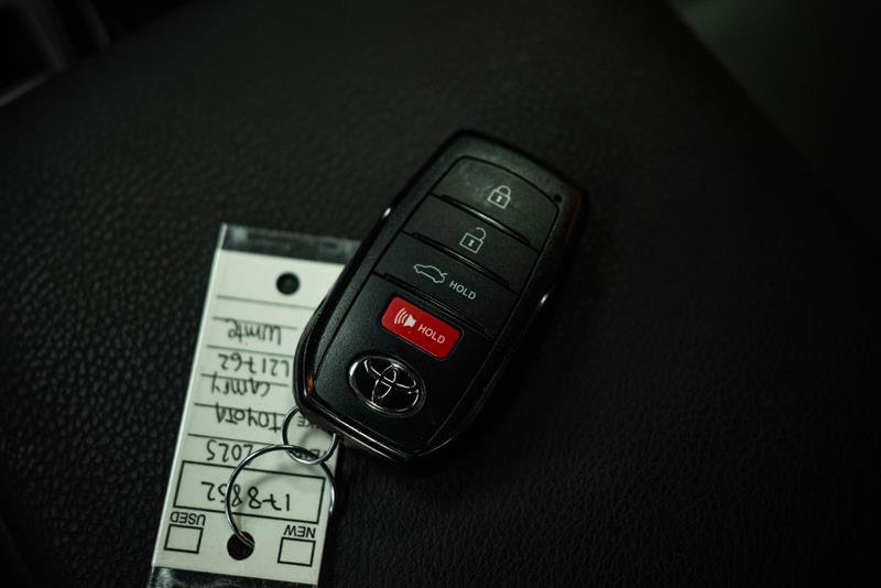 Used 2025 Toyota Camry SE w/ Convenience Package image 23