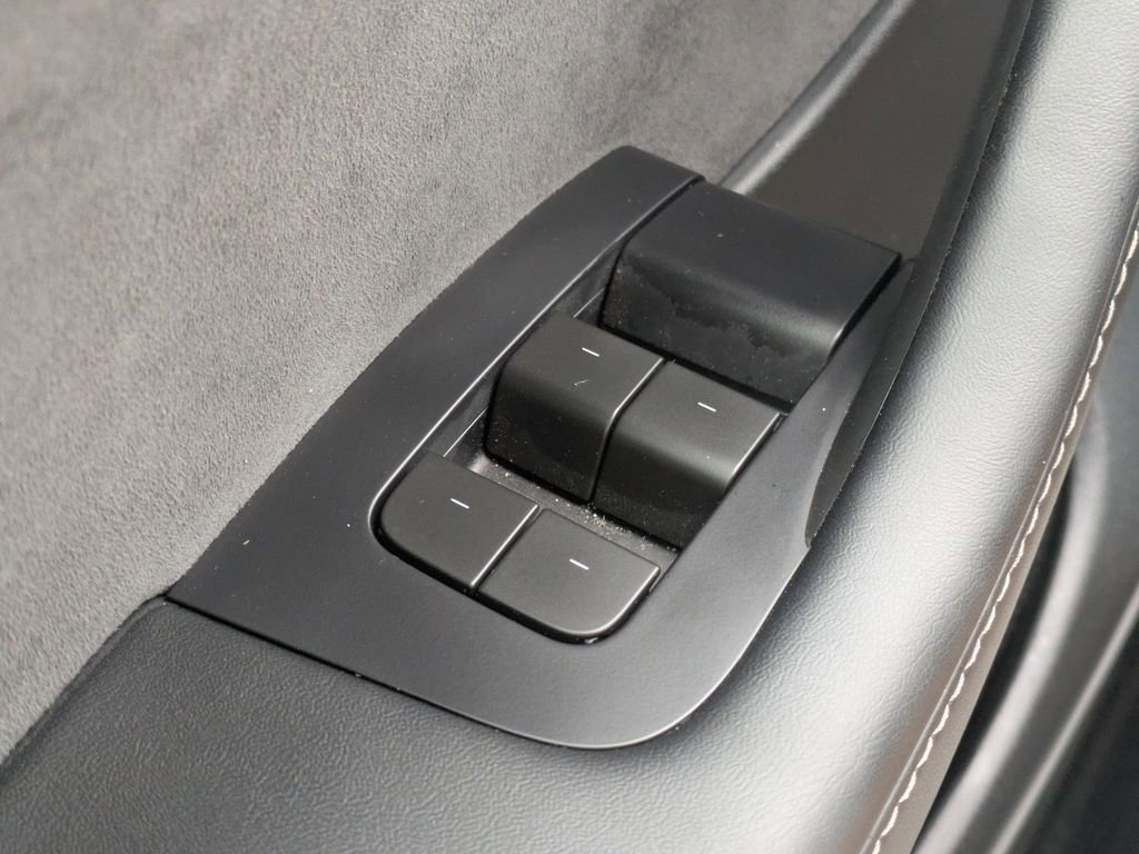 Used 2024 Tesla Model Y Performance image 30