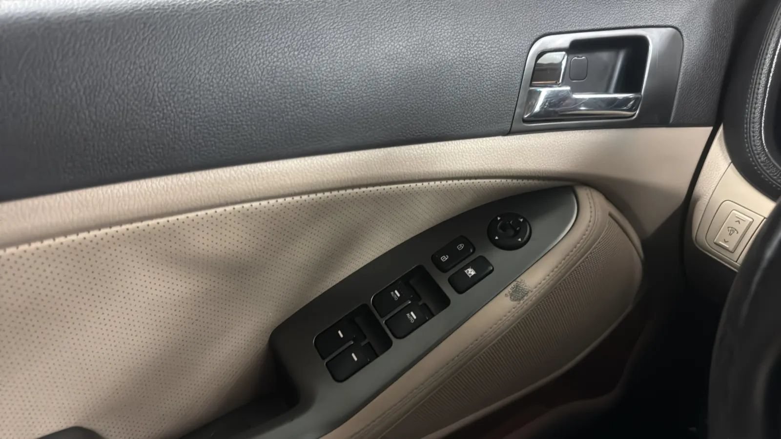 Used 2011 Kia Optima EX FWD image 15