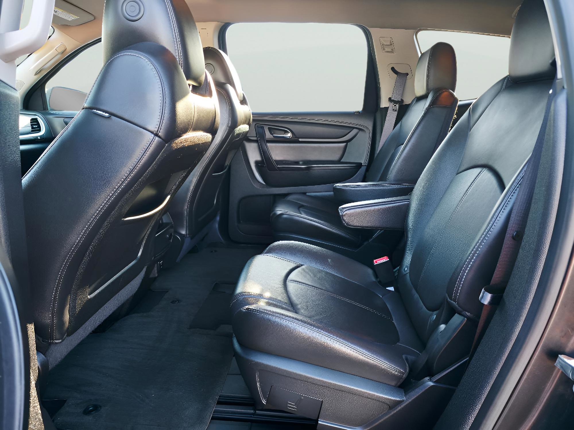 Used 2015 Chevrolet Traverse LT image 9