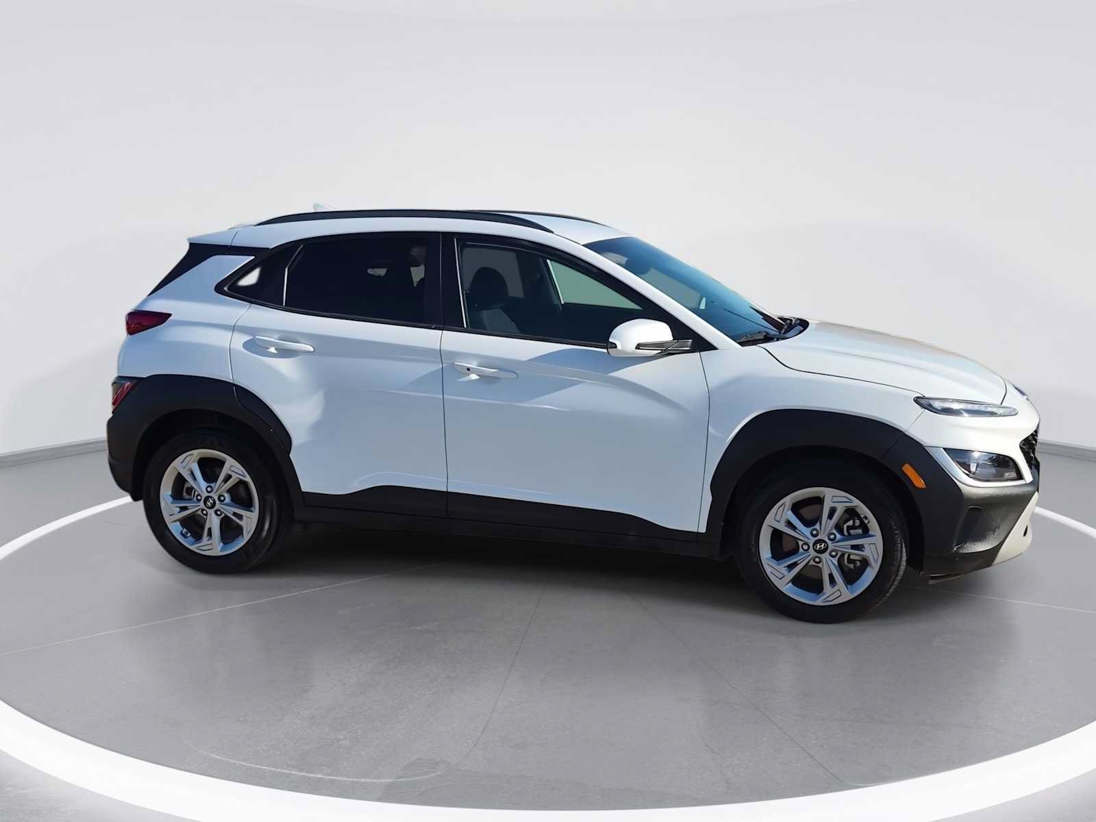 Used 2023 Hyundai Kona SEL AWD/4WD image 9