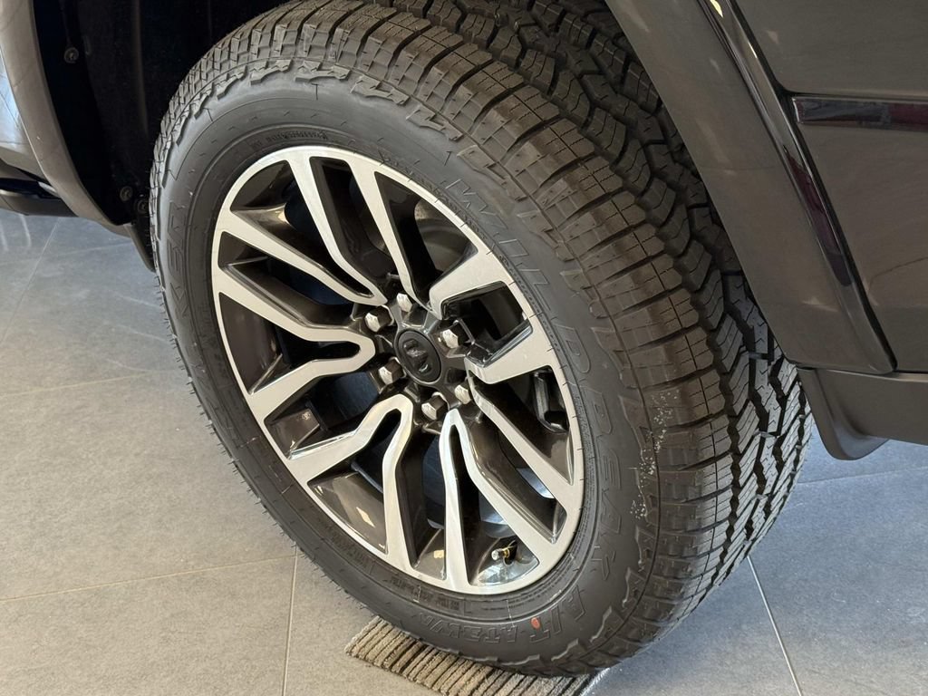 Used 2025 RAM 1500 Limited w/ Off Road Group AWD/4WD image 5