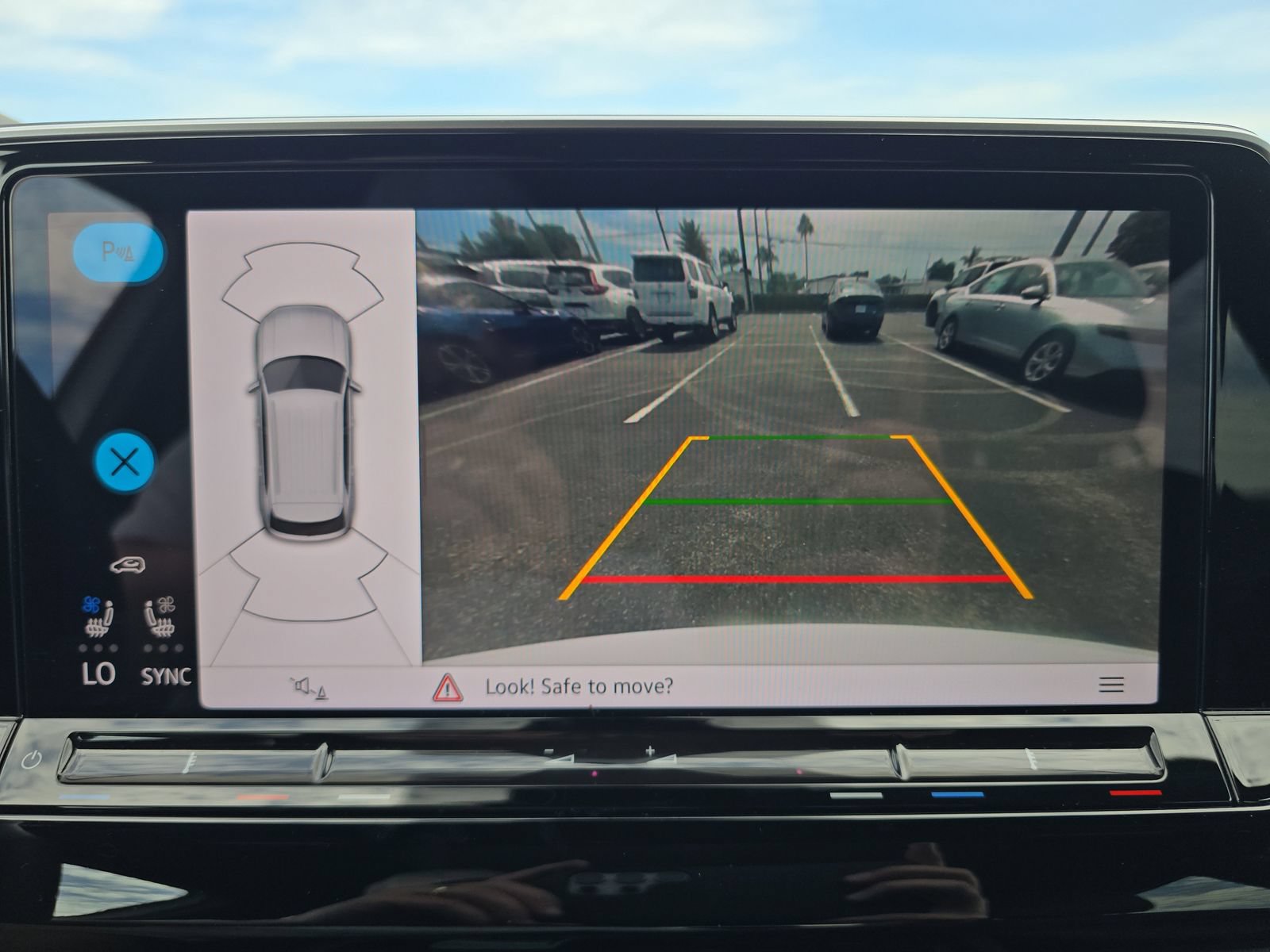 Used 2024 Volkswagen Atlas Cross Sport SE w/ Panoramic Sunroof Package FWD image 19