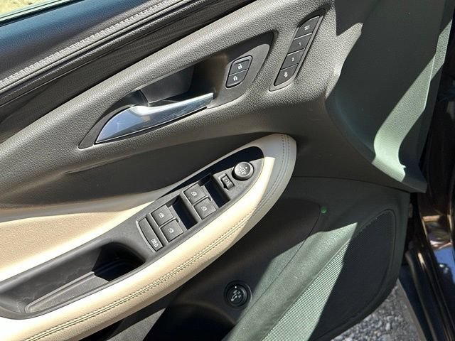 Used 2020 Buick Envision Essence w/ Experience Buick Package AWD/4WD image 11