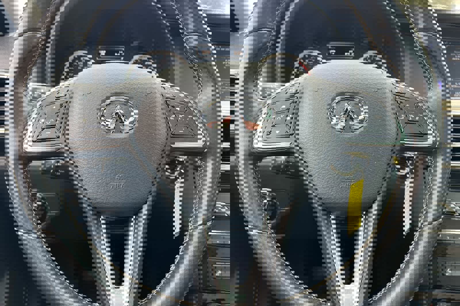 Used 2017 INFINITI QX30 Premium w/ Navigation Package image 24