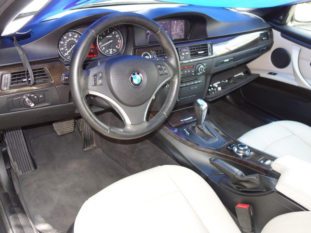 Used 2013 BMW 335i Convertible image 17