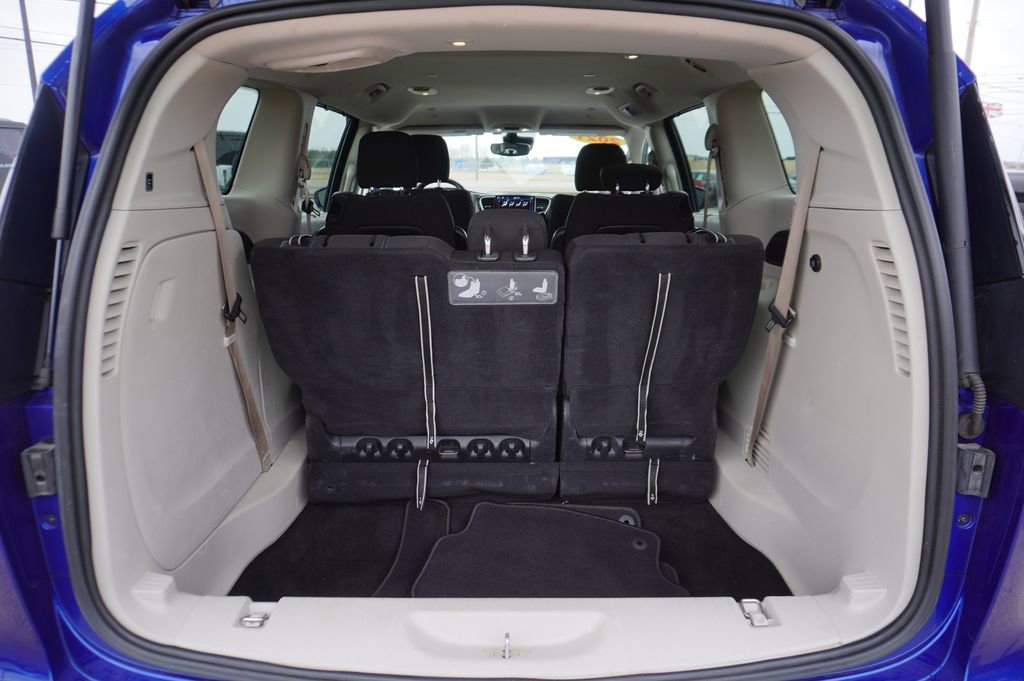 Used 2021 Chrysler Pacifica Touring image 25