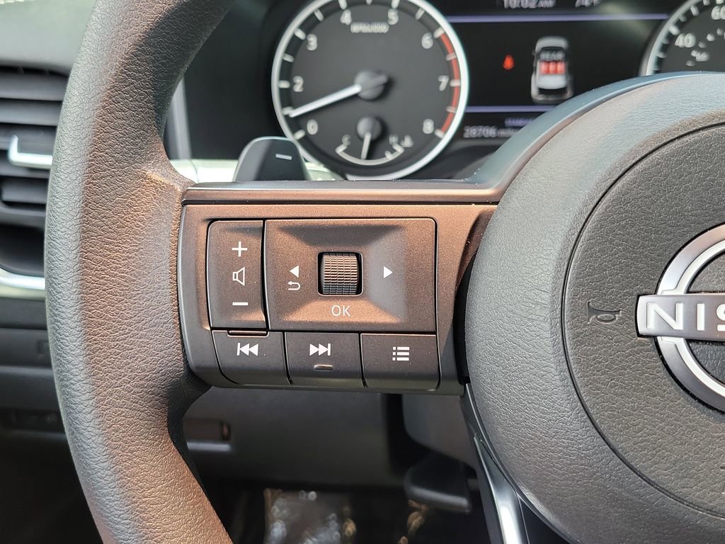 Used 2023 Nissan Rogue S image 6