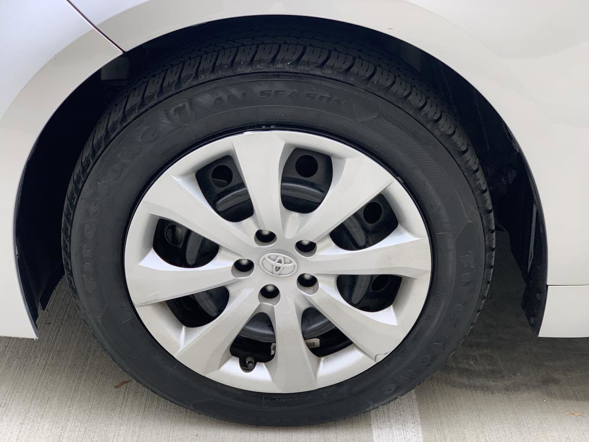 Used 2021 Toyota Corolla LE image 9
