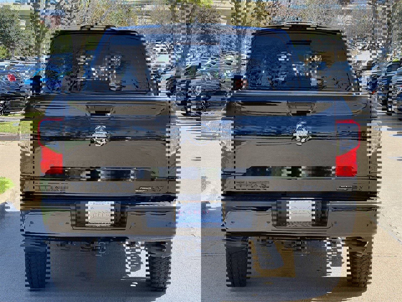 Used 2024 Nissan Titan SV w/ SV Convenience Package image 5