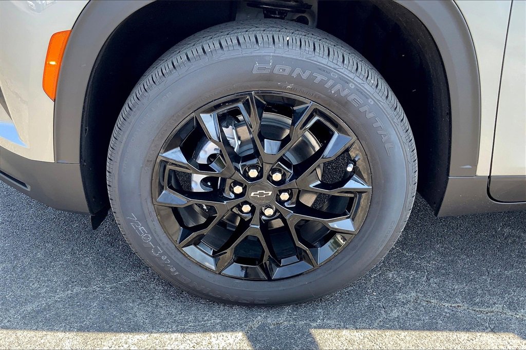 New 2026 Chevrolet Traverse LT w/ Midnight/Sport Edition image 13