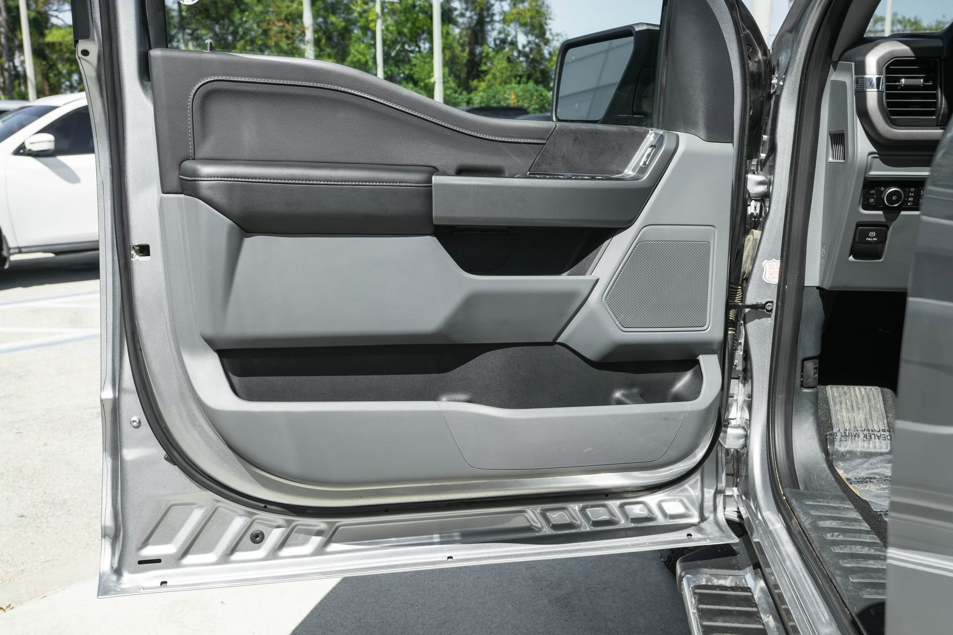 Used 2025 Ford F150 XLT w/ Equipment Group 301A Standard image 31