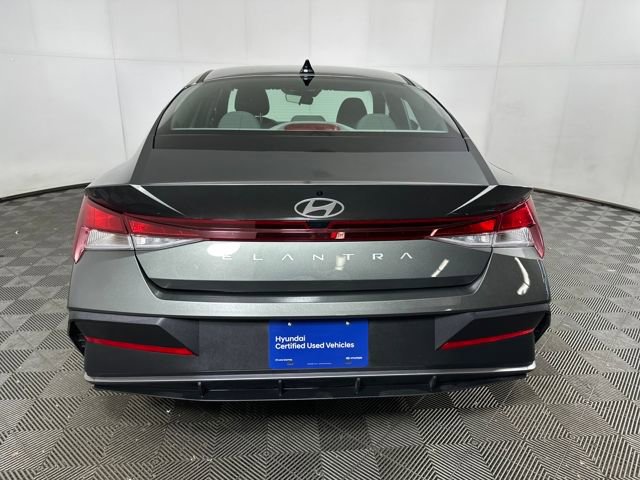 Certified 2025 Hyundai Elantra SE w/ Cargo Package image 4