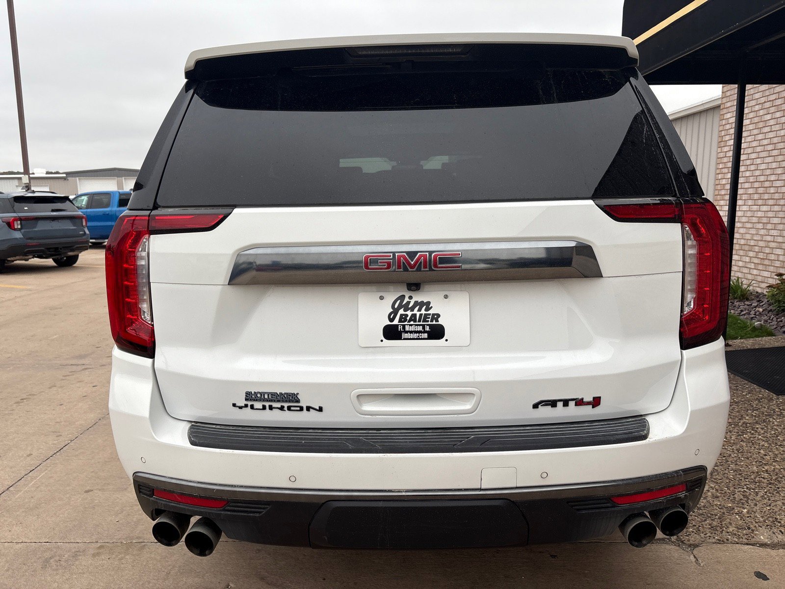 Used 2023 GMC Yukon AT4 w/ LPO, Floor Liner Package image 10