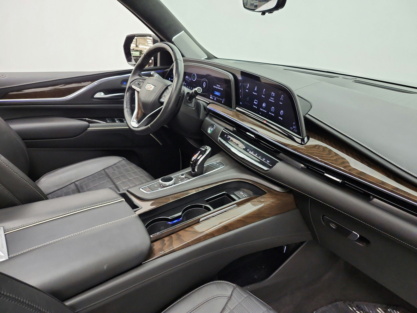 Used 2023 Cadillac Escalade Sport Platinum w/ LPO, ONYX Package AWD/4WD image 18