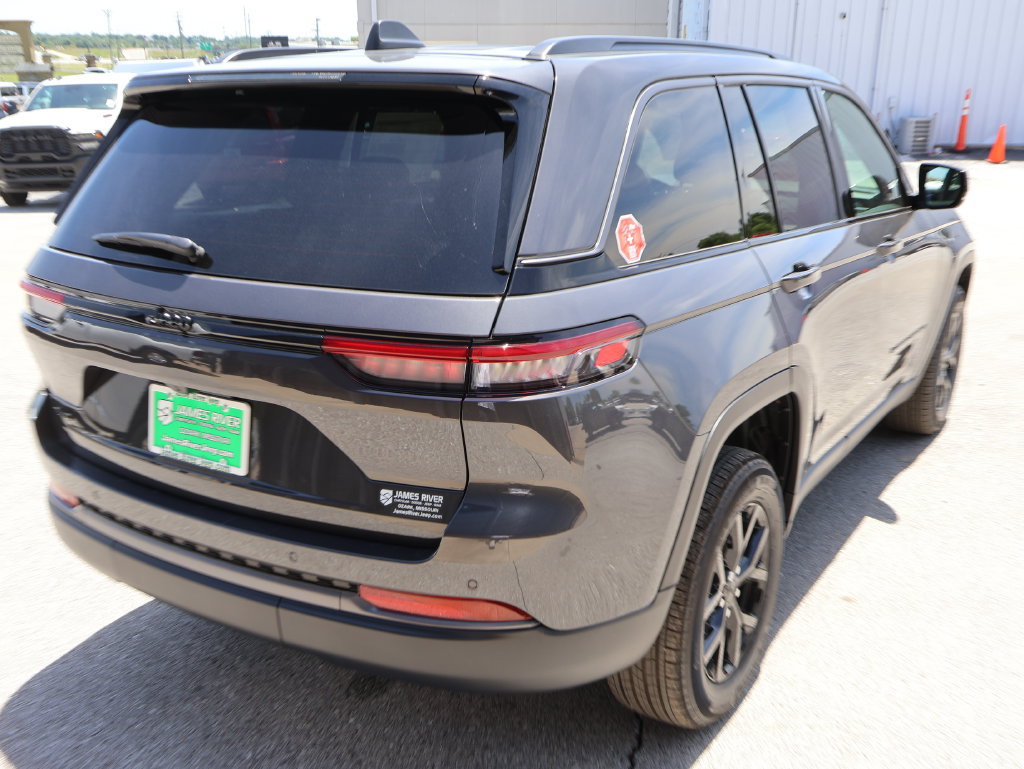 New 2026 Jeep Grand Cherokee Altitude AWD/4WD image 5