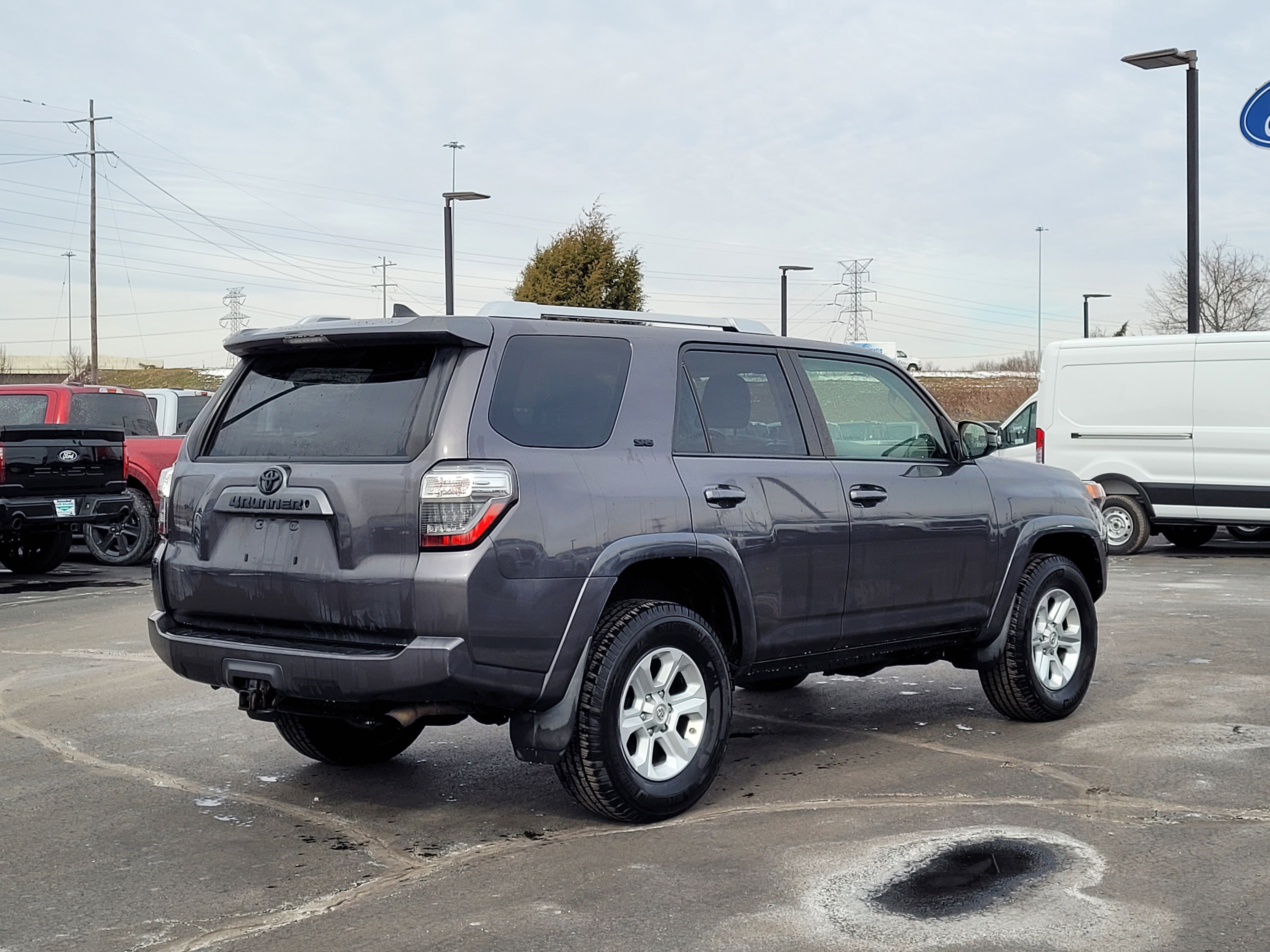 Used 2017 Toyota 4Runner SR5 image 4