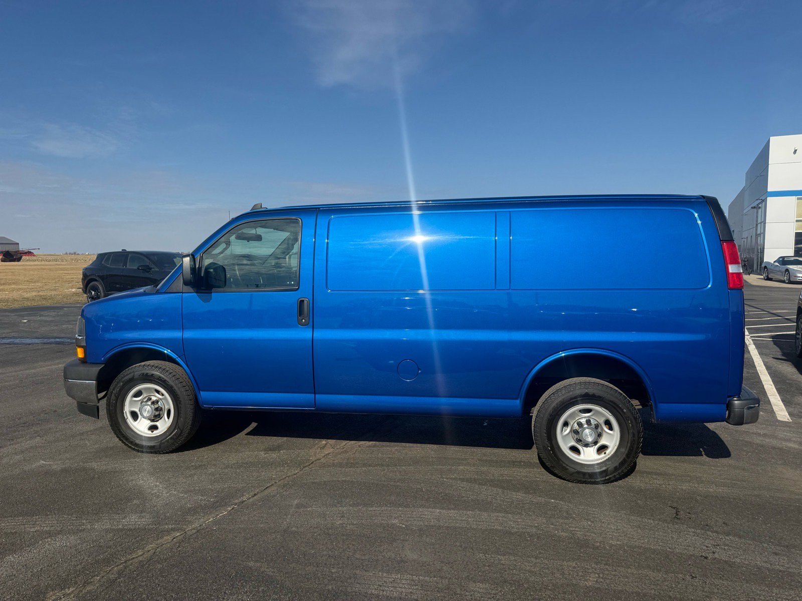 Used 2018 Chevrolet Express 2500 w/ Driver Convenience Package image 2