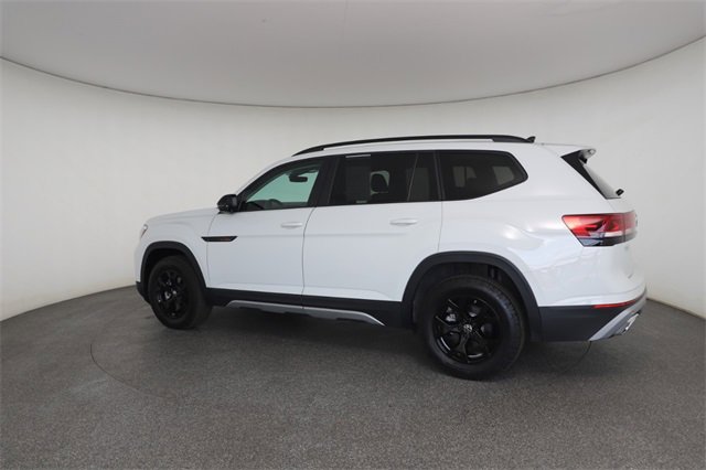 Used 2025 Volkswagen Atlas Peak Edition SE image 10