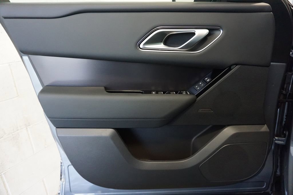 New 2026 Land Rover Range Rover Velar Dynamic SE image 17