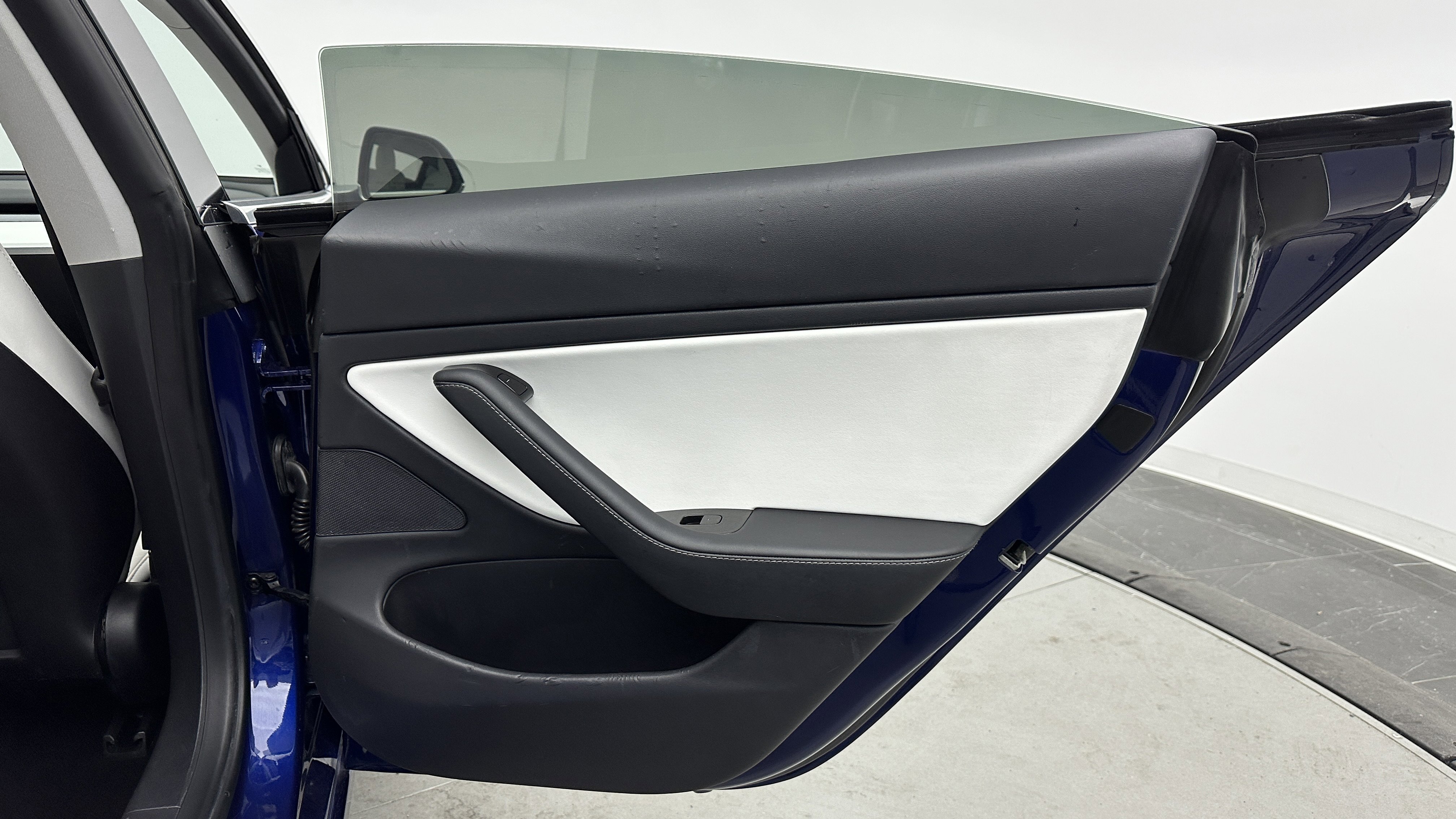 Used 2020 Tesla Model 3 Standard Range Plus image 30