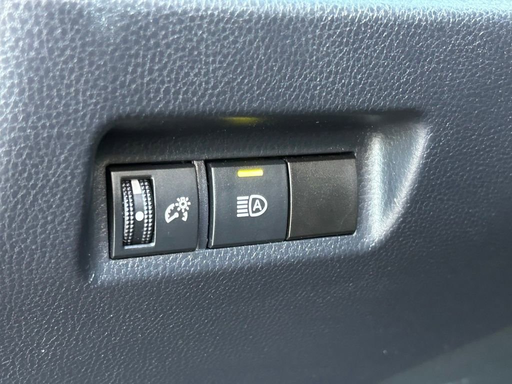 Used 2021 Toyota RAV4 LE image 57