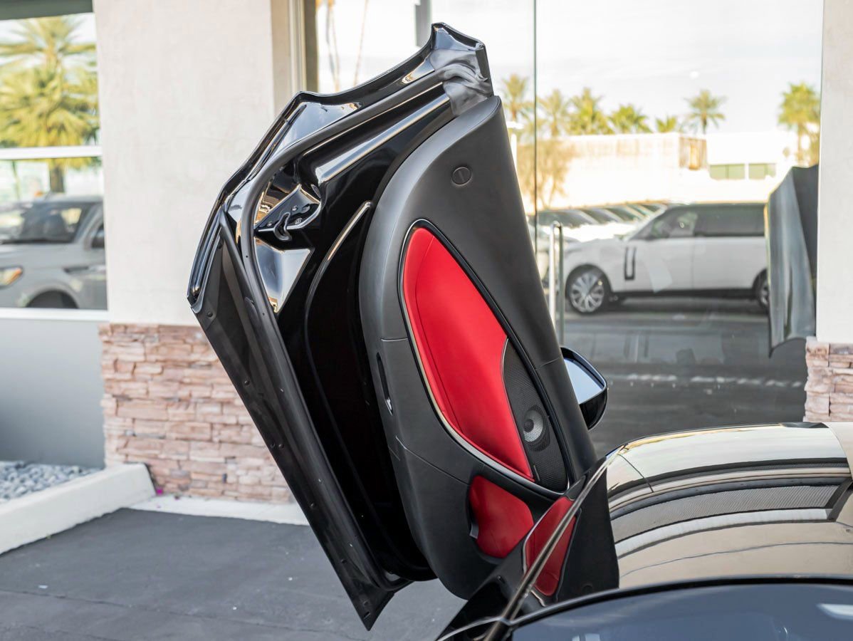 Used 2025 McLaren Artura image 11