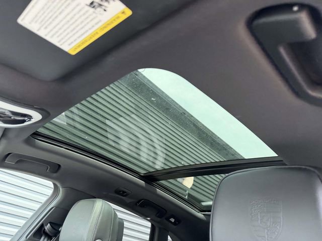 Used 2025 Porsche Macan Turbo image 19