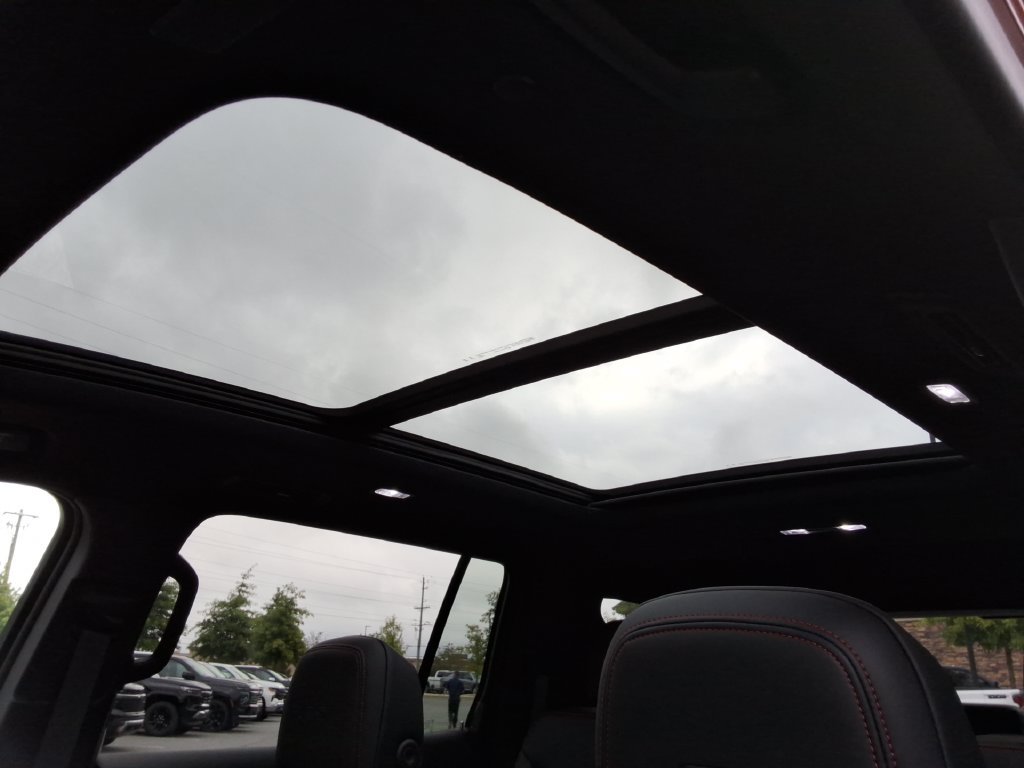 New 2027 Chevrolet Traverse RS FWD image 23