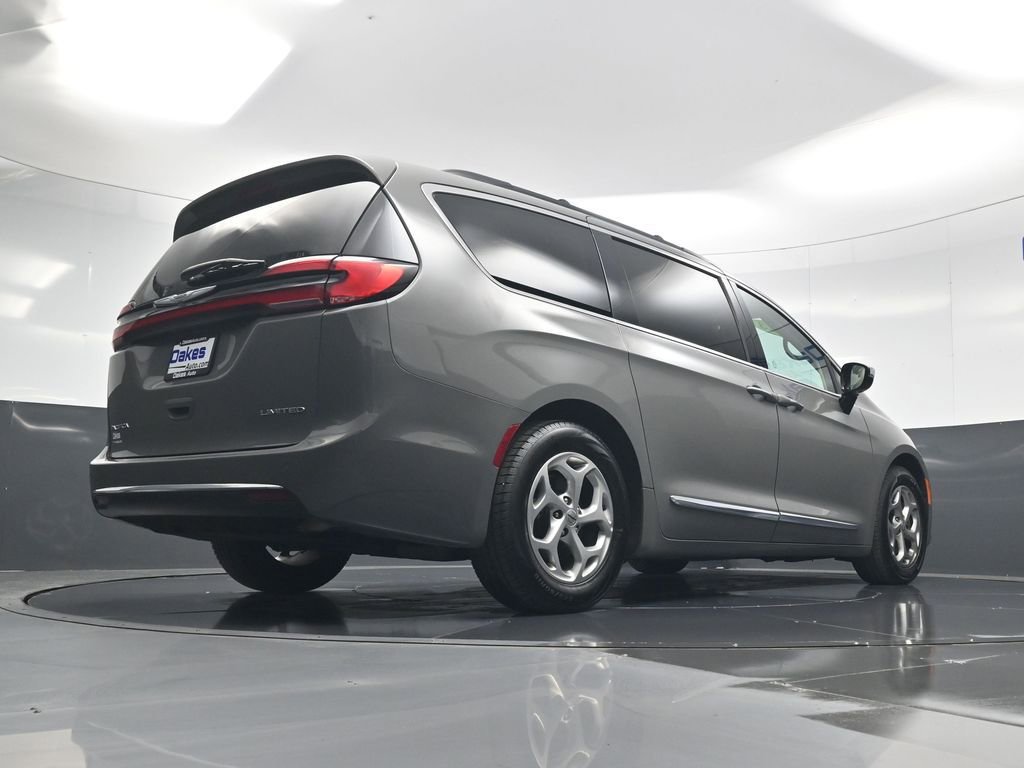 Used 2023 Chrysler Pacifica Limited image 44