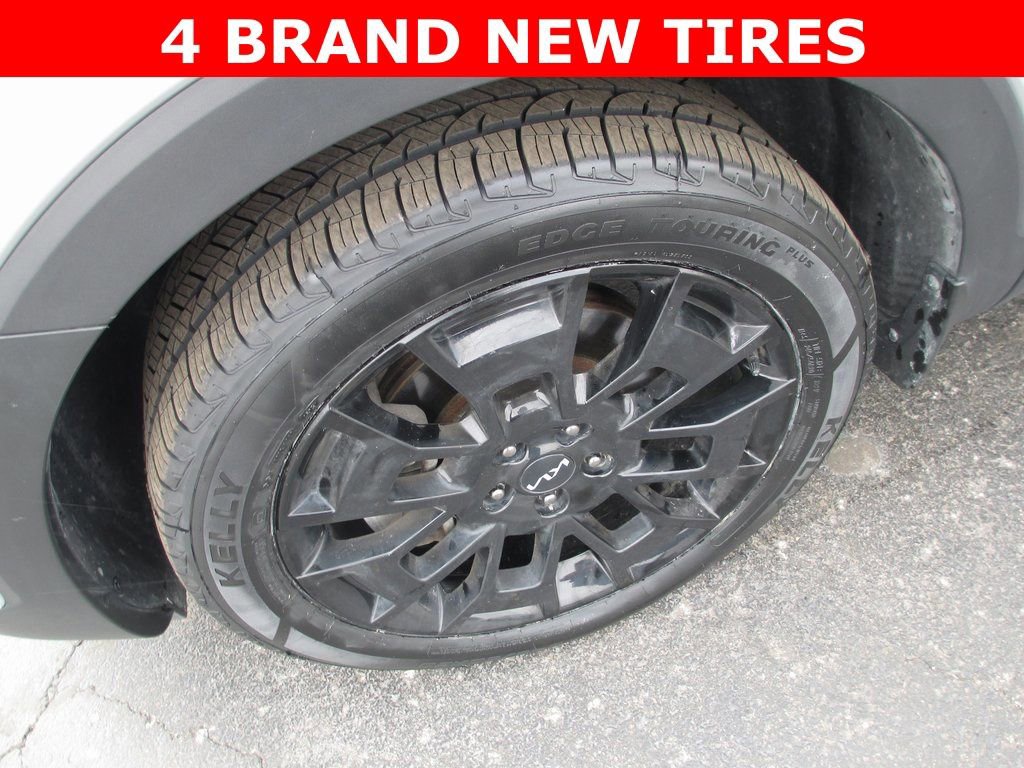 Used 2022 Kia Telluride SX w/ SX Prestige Package image 3