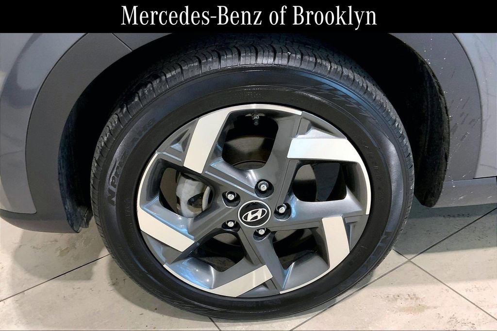 Used 2023 Hyundai Venue SEL FWD image 6