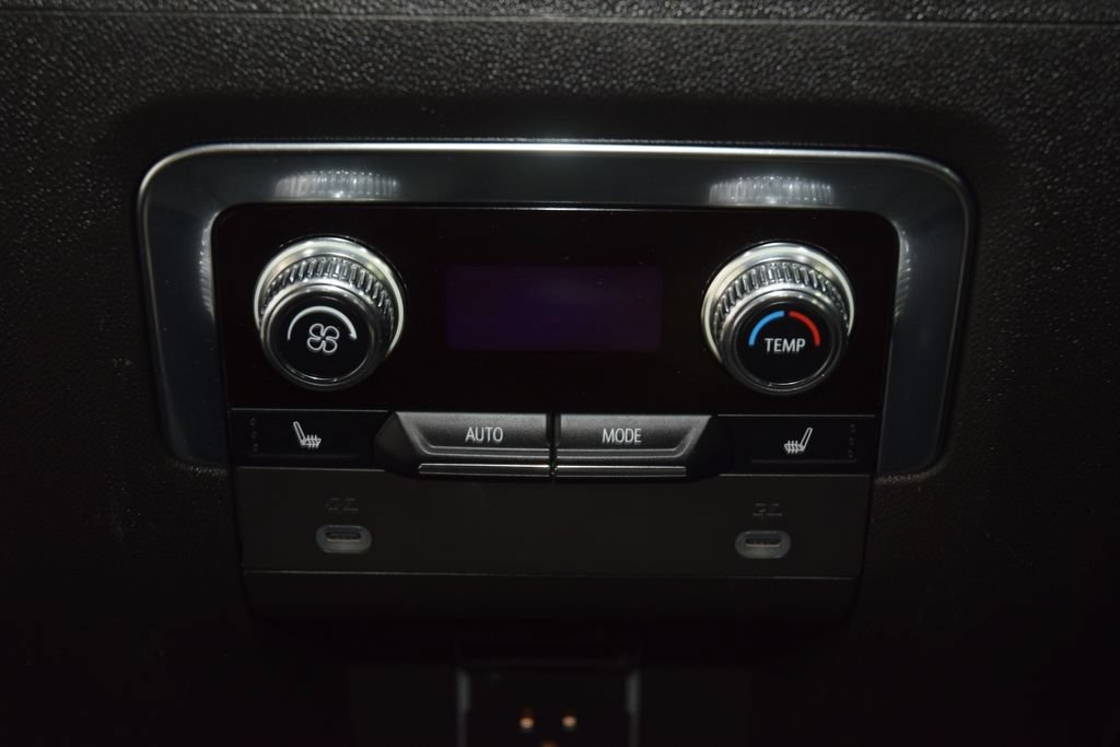 Used 2023 GMC Yukon XL Denali AWD/4WD image 47