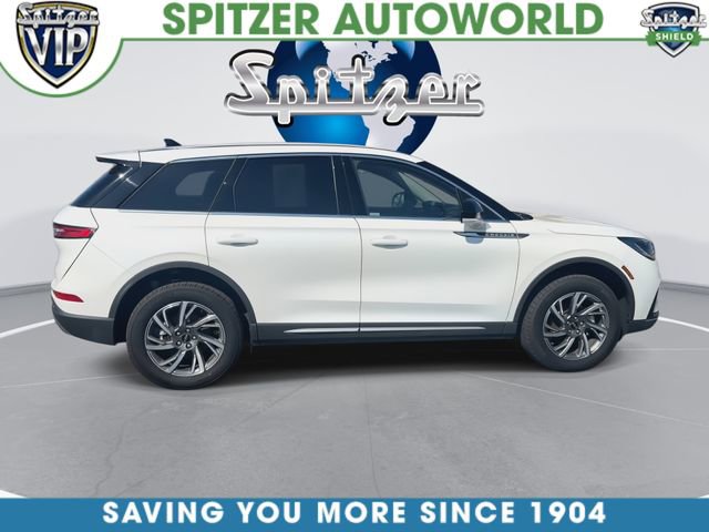 Used 2025 Lincoln Corsair Premiere image 10