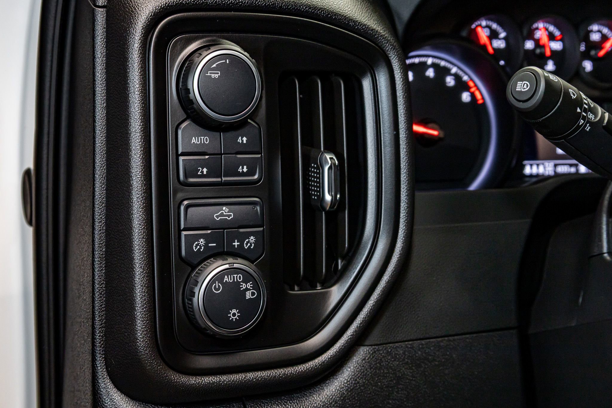 Used 2025 Chevrolet Silverado 1500 Custom Trail Boss w/ LPO, Dark Essentials Package image 21