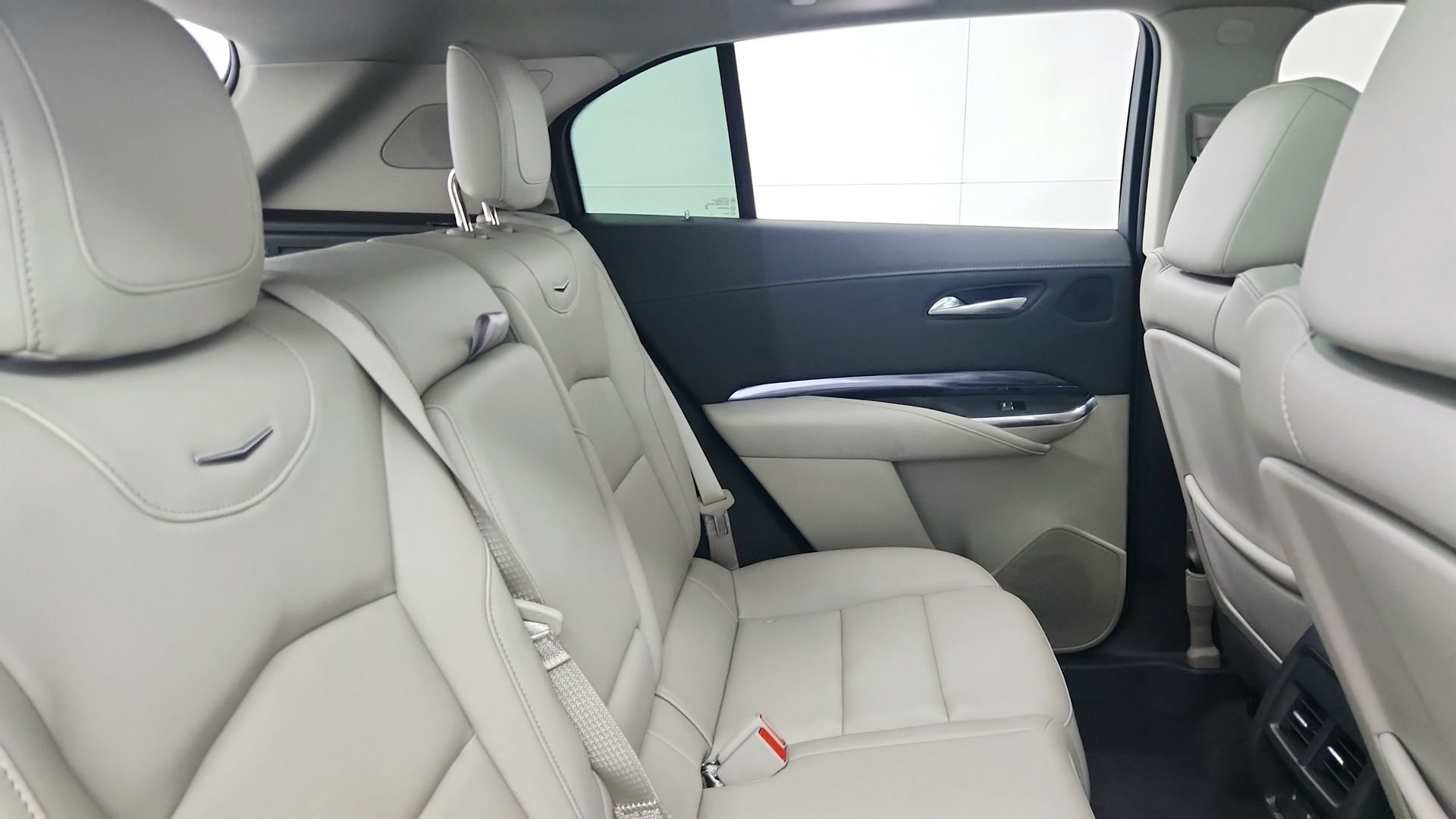 Certified 2023 Cadillac XT4 Luxury w/ Cold Weather Package AWD/4WD image 28