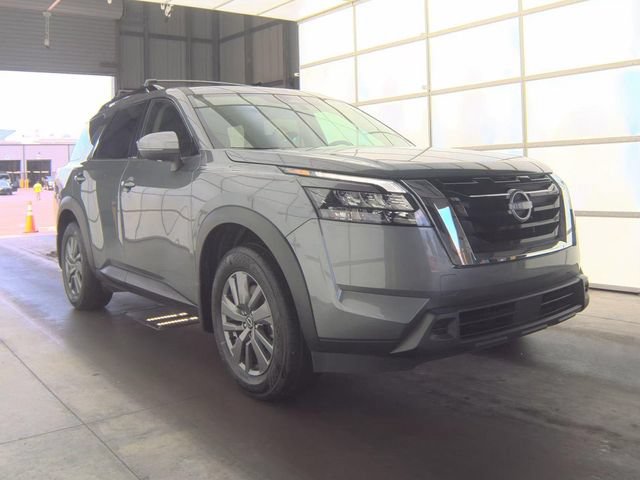 Used 2025 Nissan Pathfinder SV w/ SV Premium Package FWD image 5