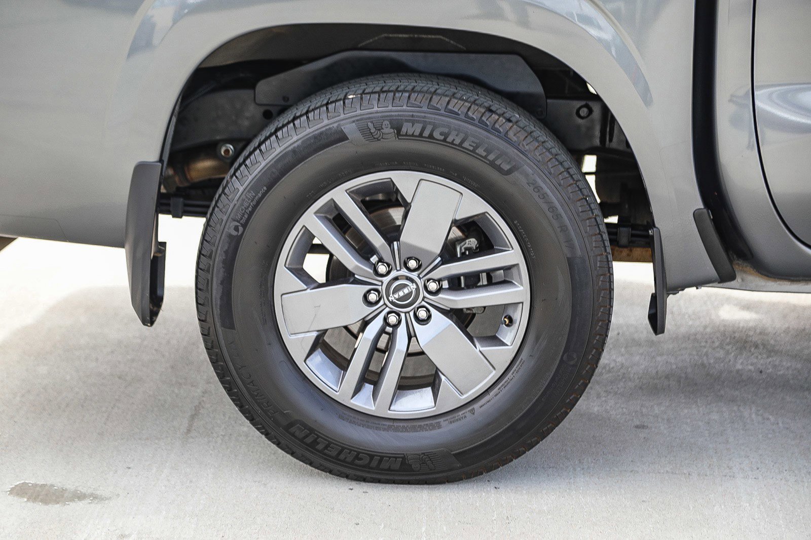 Used 2025 Nissan Frontier SV w/ SV Convenience Package RWD image 11