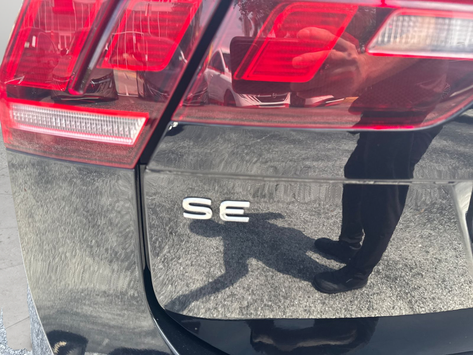 Used 2024 Volkswagen Tiguan SE AWD/4WD image 27