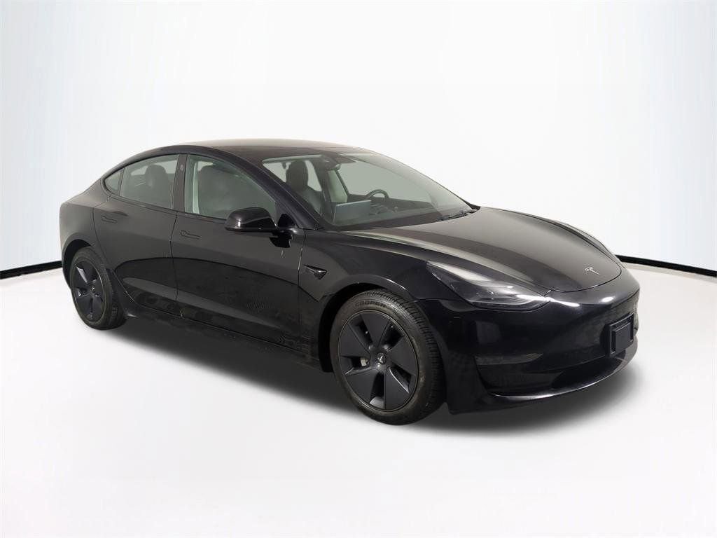 Used 2023 Tesla Model 3 Standard Range image 2