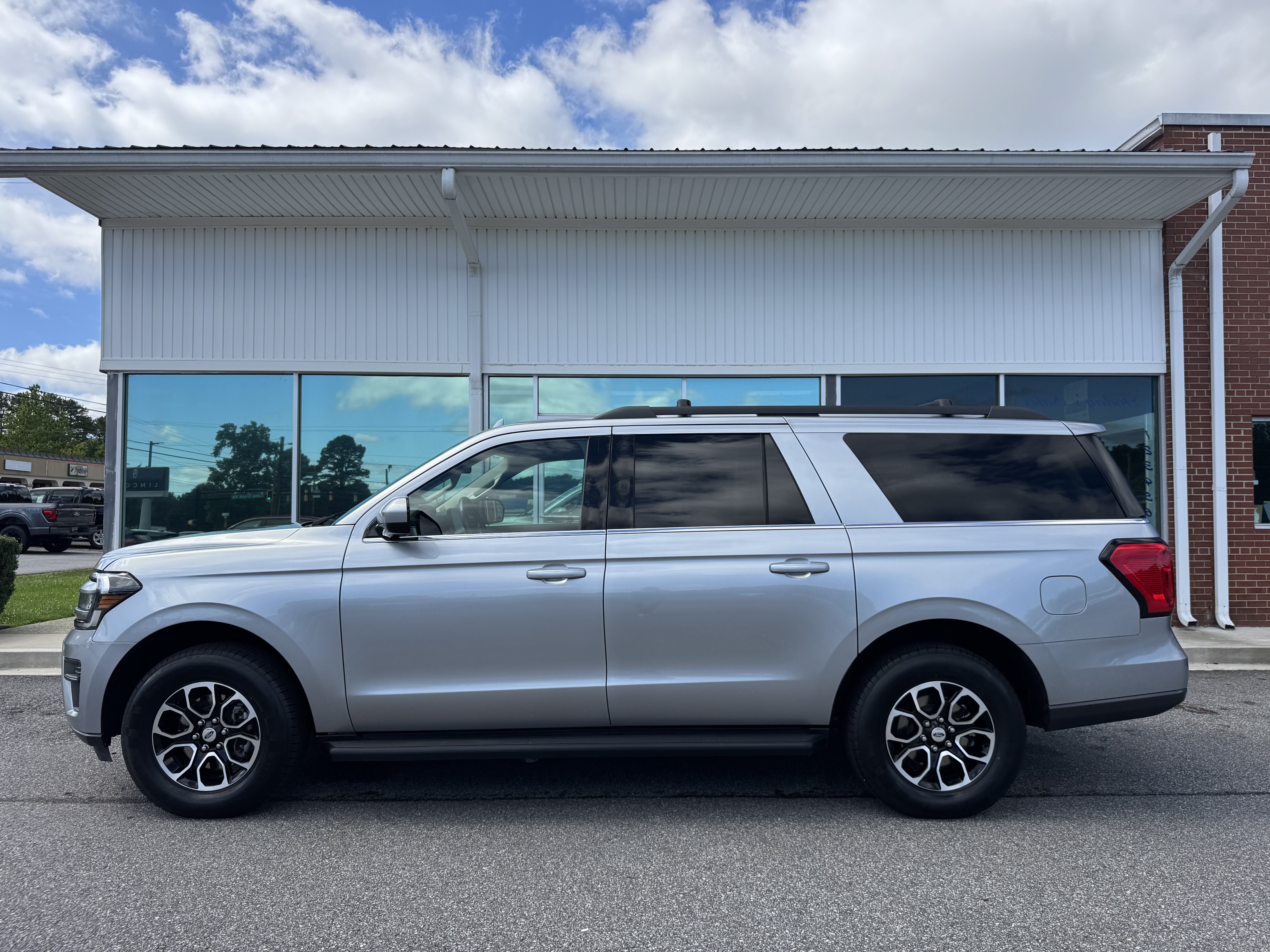 Used 2024 Ford Expedition Max XLT AWD/4WD image 1